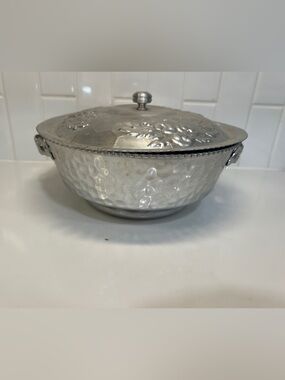 Vintage Nasco Hammered Aluminum Casserole Serving Dish W Lid Fruit Pattern